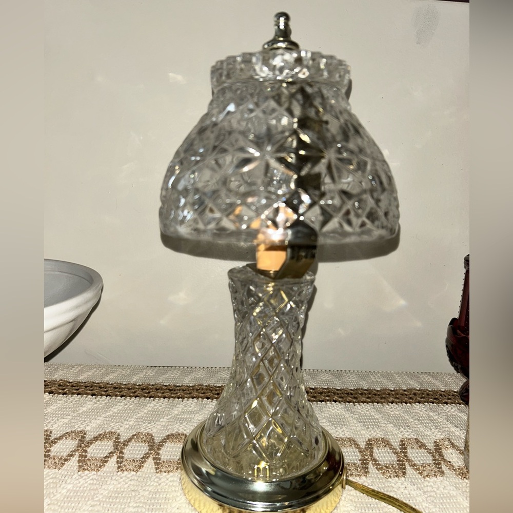 Underwriter Laboratories Cut Lead Crystal Glass  Portable Table Lamp